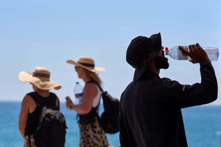 Καύσωνας στην Κύπρο: Οι ακραίες θερμοκρασίες αυξάνουν τον κίνδυνο για την υγεία – Τι πρέπει να προσέξουν οι πολίτες